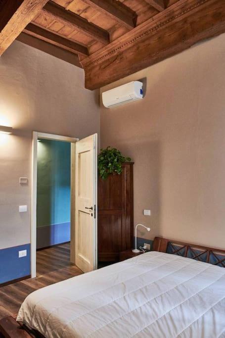Apartamento Casa Asja: Cromatismo In Centro Storico Cesena Exterior foto
